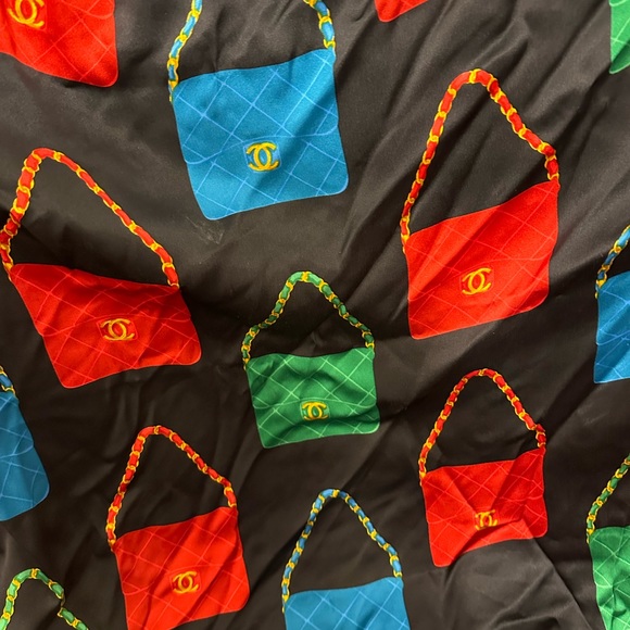 XL Chanel Scarf - Picture 4 of 5